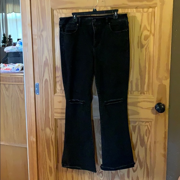 American Eagle Outfitters Denim - Black flare jeans!